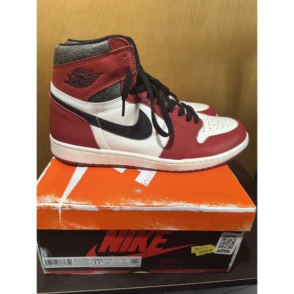 Size 11.5 - Jordan 1 Retro High OG Chicago Lost & Found 2022 Box Included - Picture 2 of 9
